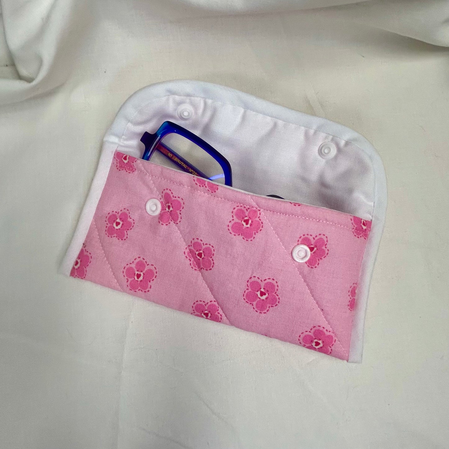 Etui à lunettes à fleurs roses