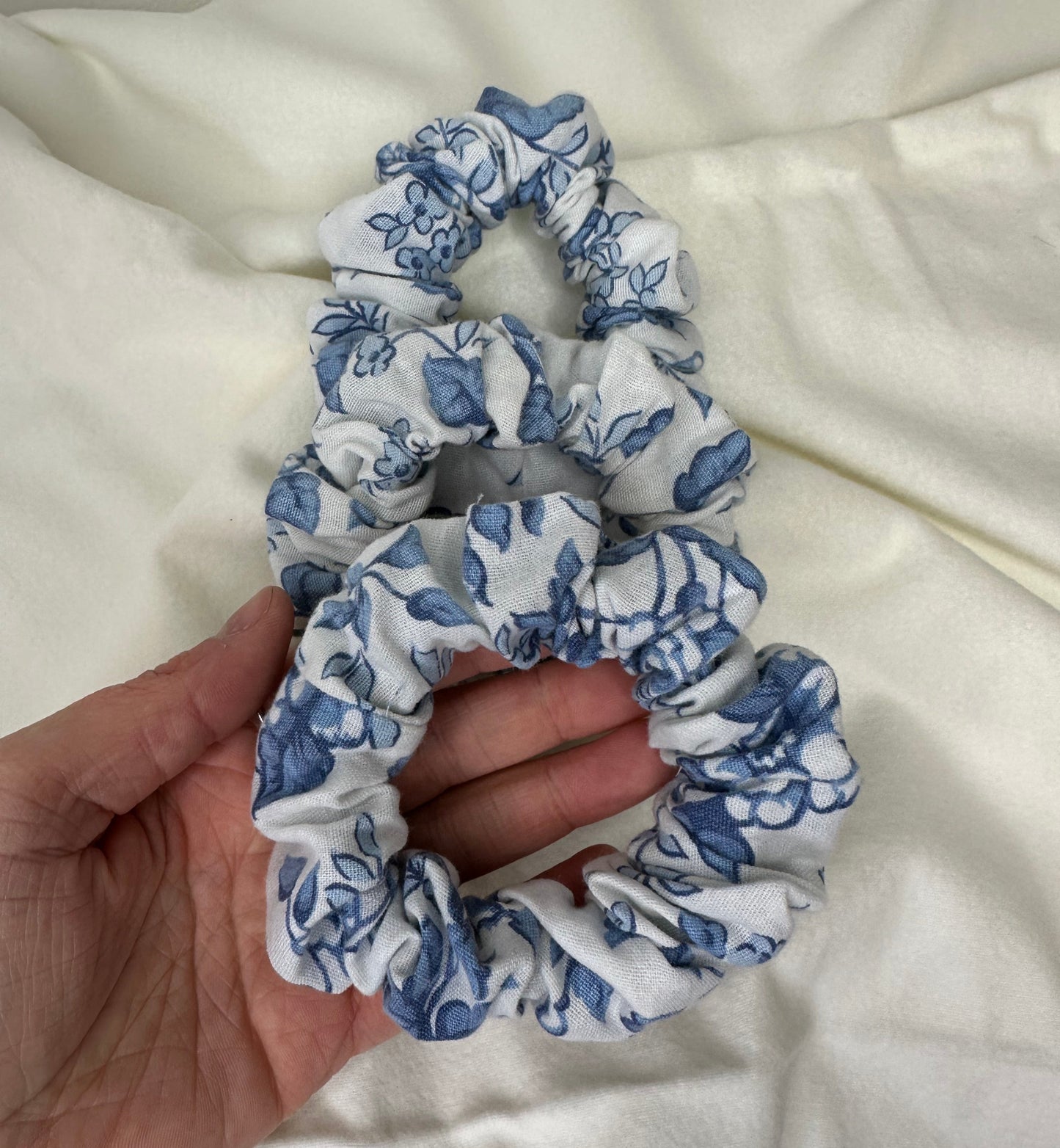 Chouchou fleurs bleues