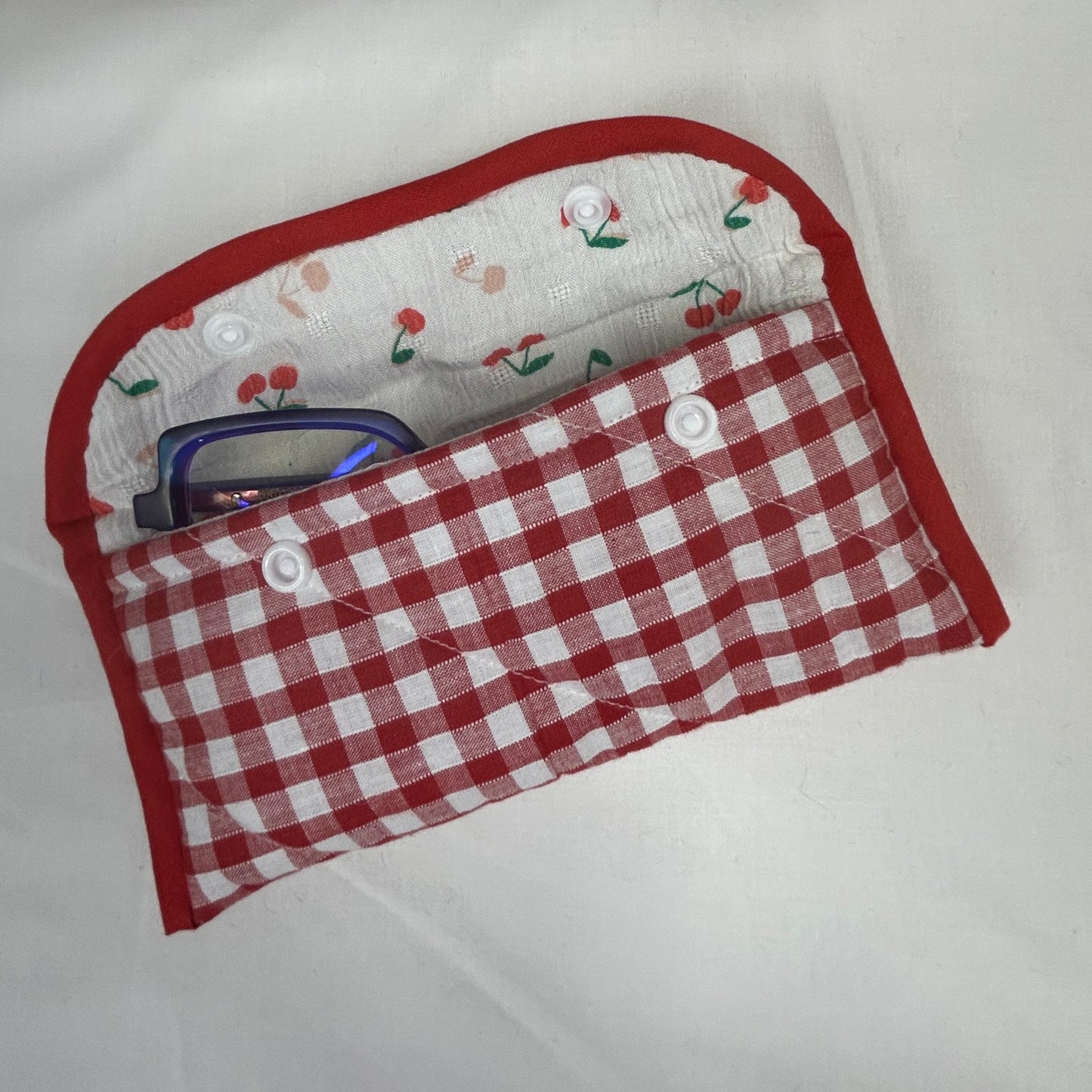 Etui à lunettes vichy rouge et cerises
