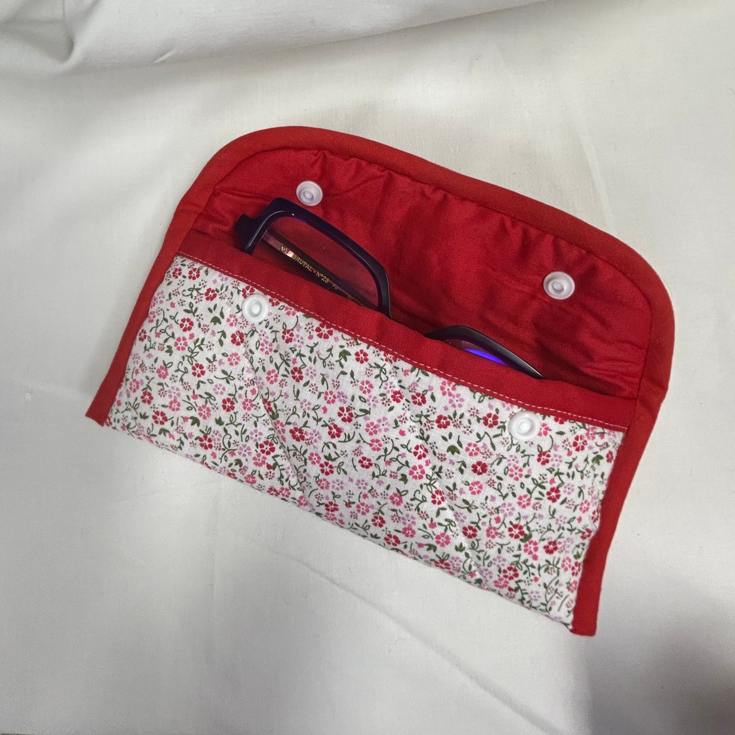Etui à lunettes fleurs rouges et roses