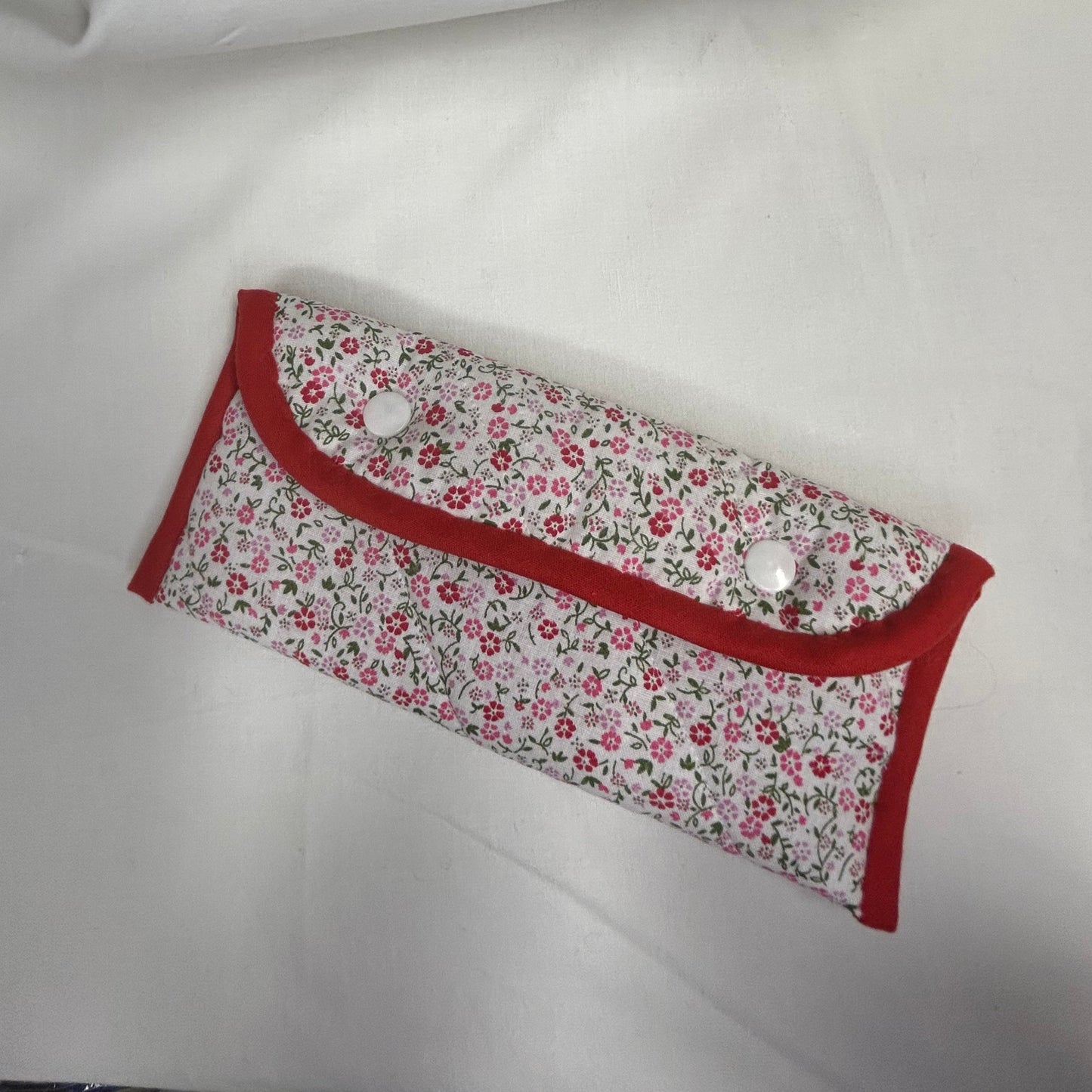 Etui à lunettes fleurs rouges et roses