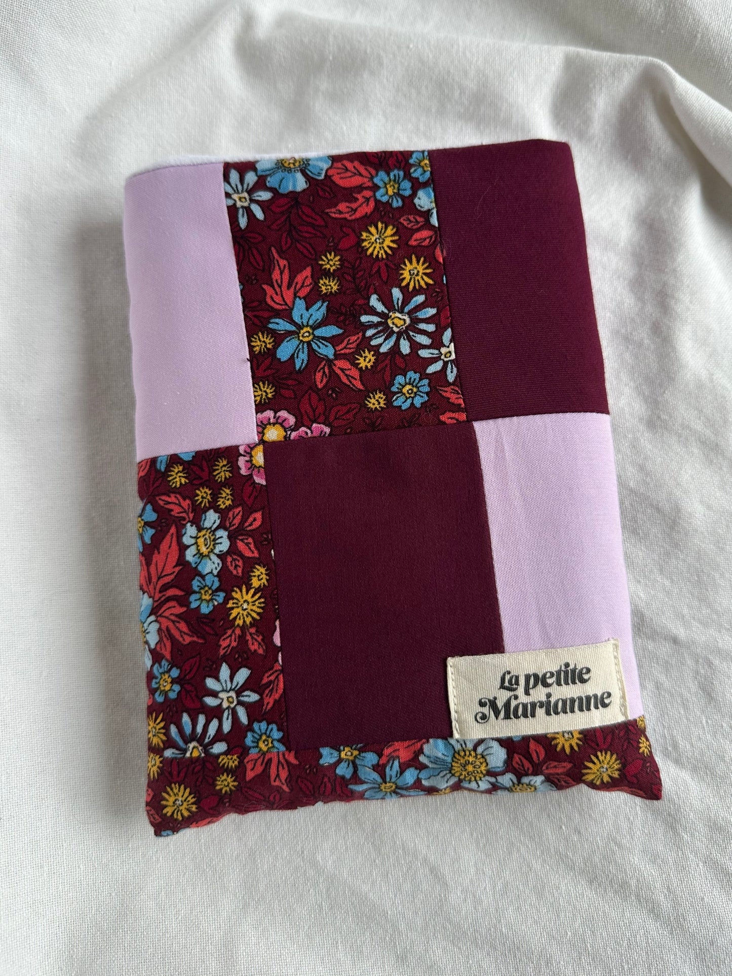 Housse à livre poche patchwork violet