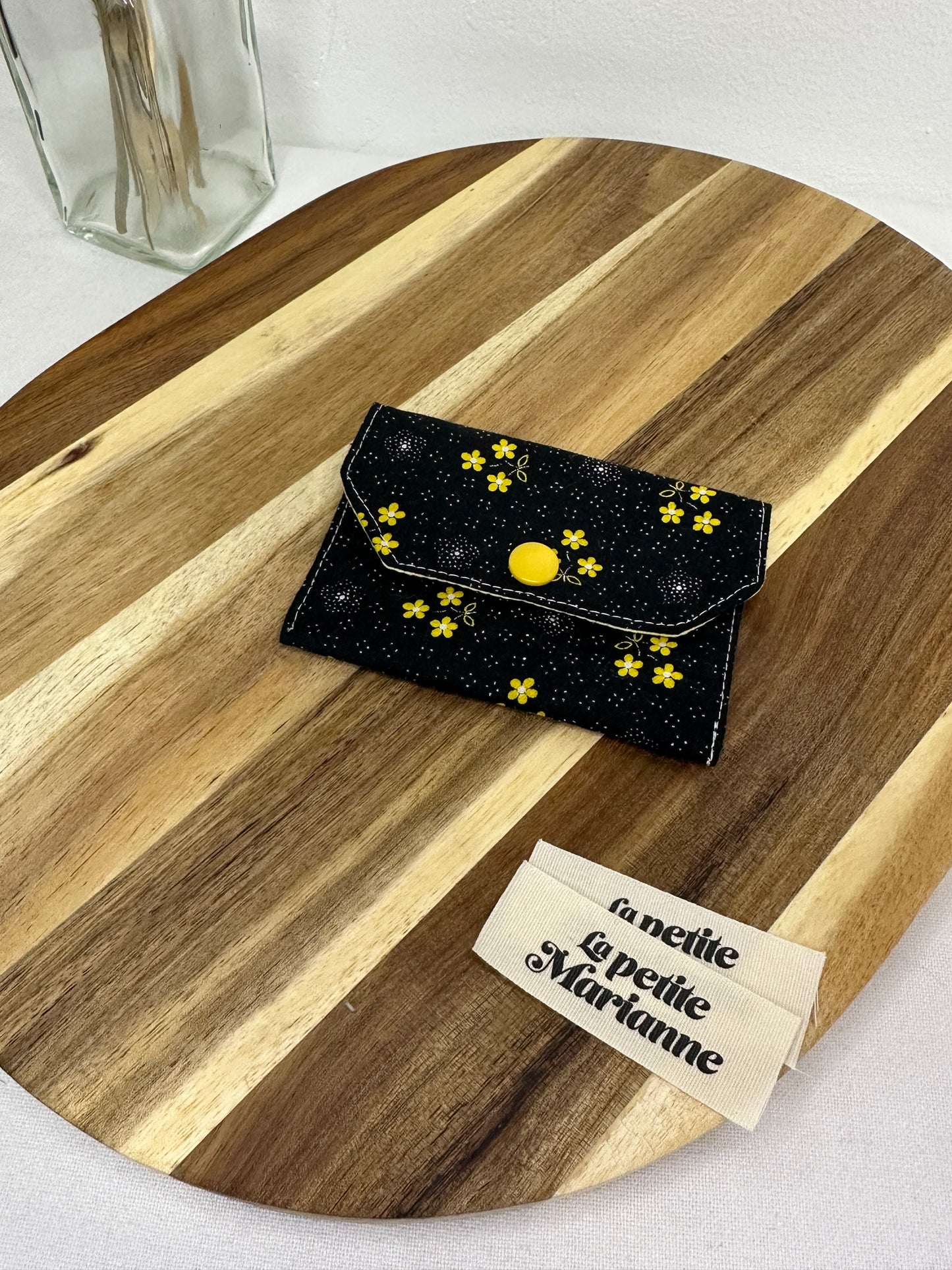 Porte-cartes à fleurs jaunes