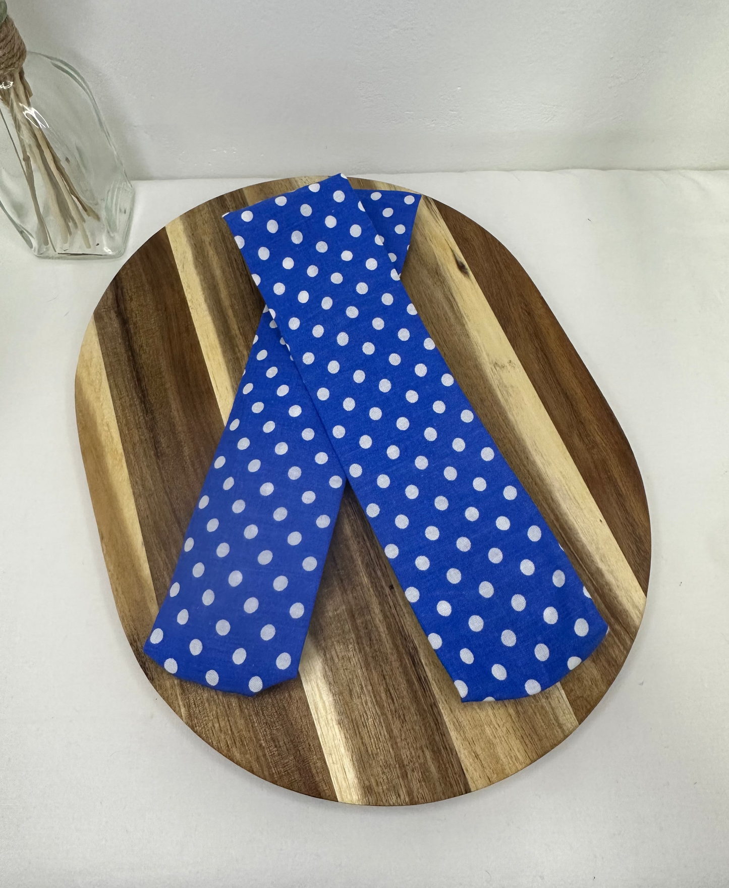 Bandeau bleu à pois blanc