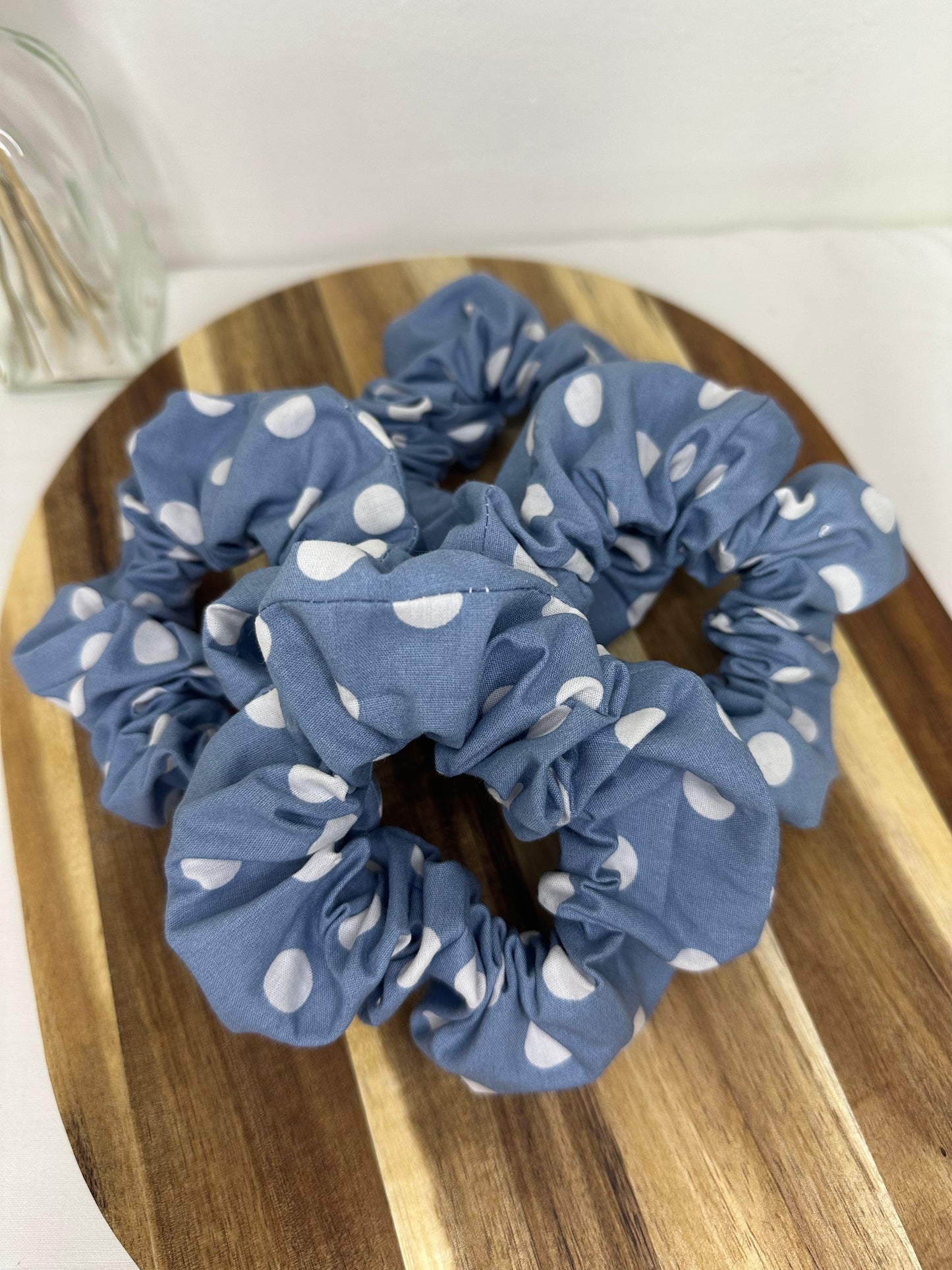 Chouchou bleu-gris à pois