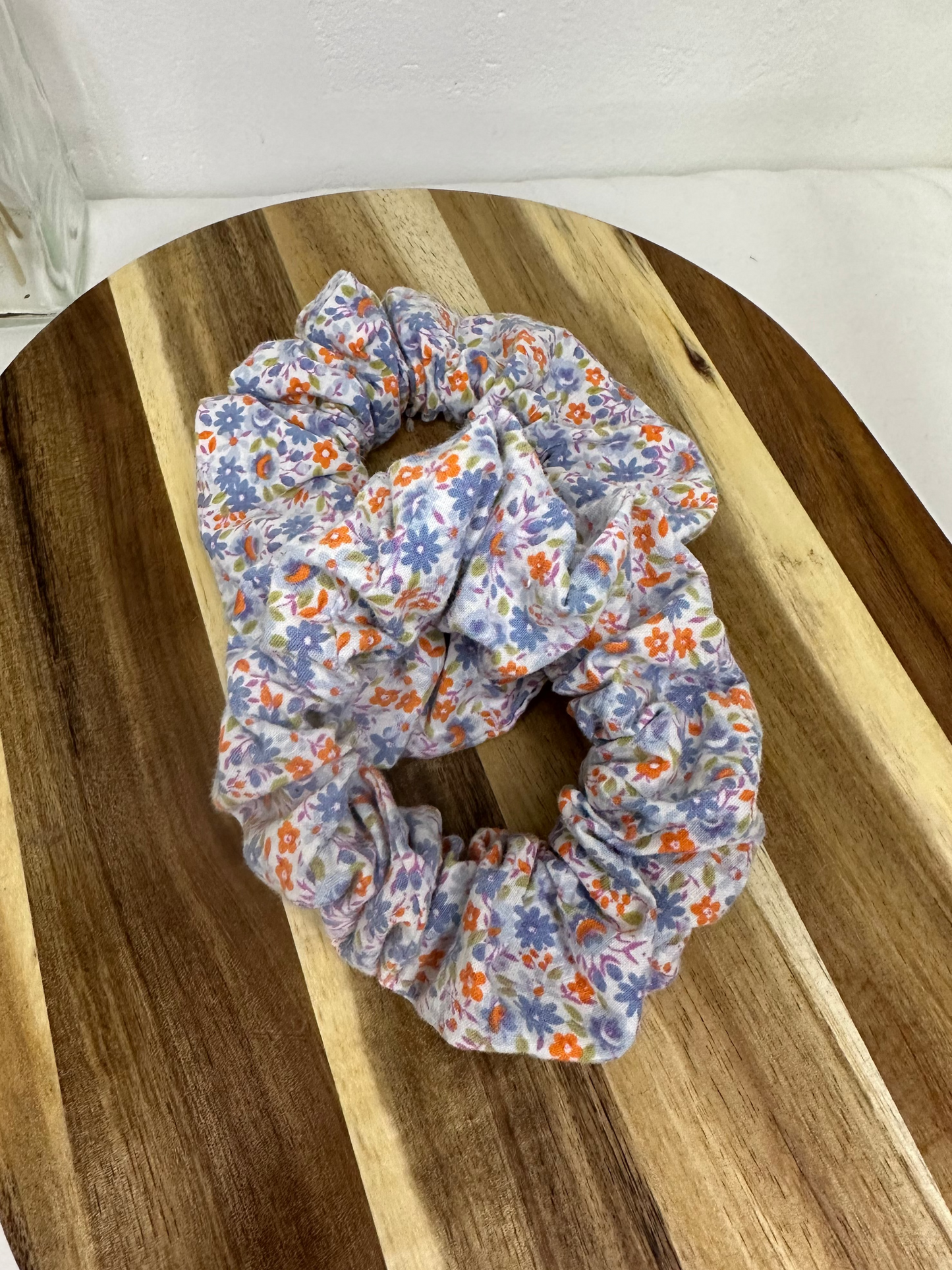 Chouchou fleurs bleues et oranges